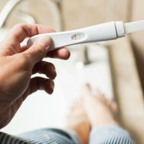 Spermlerin Vajinadan Dışarı Akması Hamileliği Engeller mi?