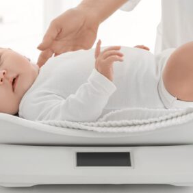 Yeni doğan bebekler neler yapabilir?